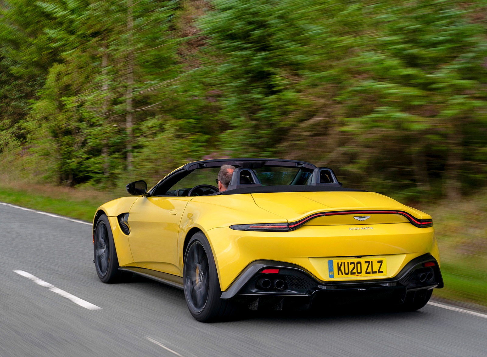 2021 Aston Martin Vantage Roadster (Color: Yellow Tang) Rear Three-Quarter Wallpapers #32 of 175