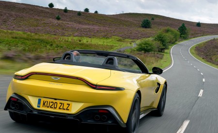 2021 Aston Martin Vantage Roadster (Color: Yellow Tang) Rear Wallpapers 450x275 (34)