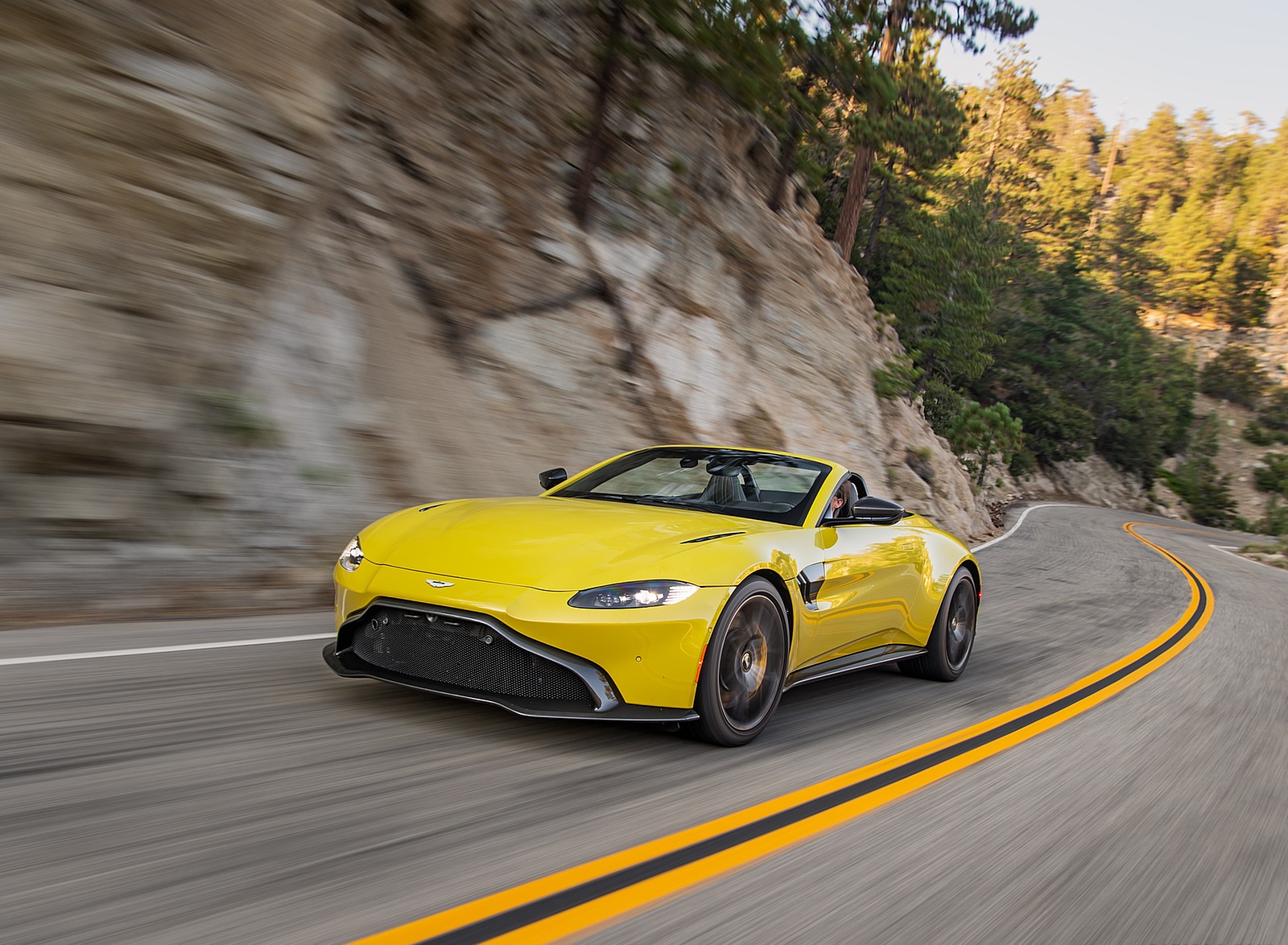 2021 Aston Martin Vantage Roadster (Color: Yellow Tang; US-Spec) Front Three-Quarter Wallpapers #130 of 175