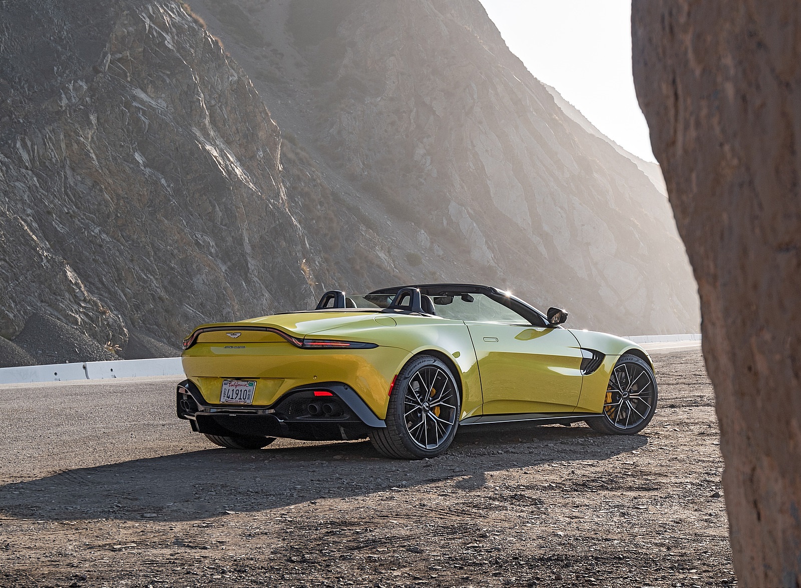 2021 Aston Martin Vantage Roadster (Color: Yellow Tang; US-Spec) Rear Three-Quarter Wallpapers  #143 of 175