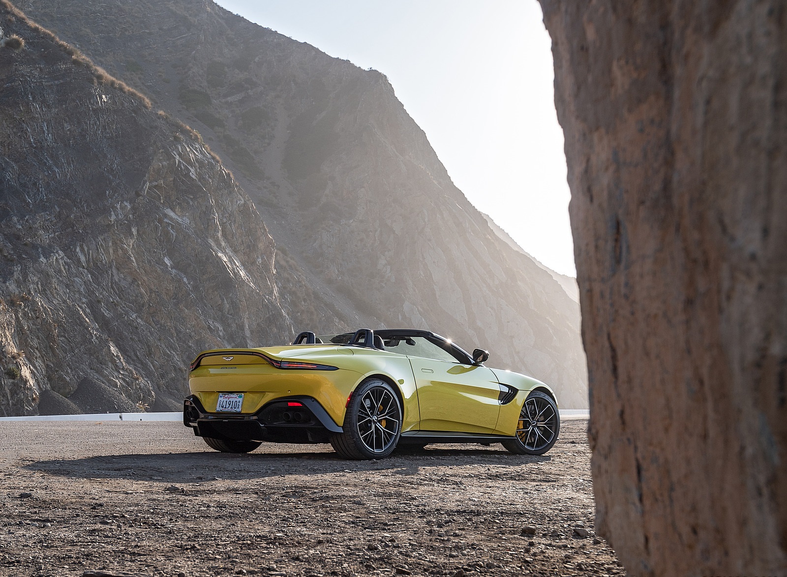 2021 Aston Martin Vantage Roadster (Color: Yellow Tang; US-Spec) Rear Three-Quarter Wallpapers #144 of 175