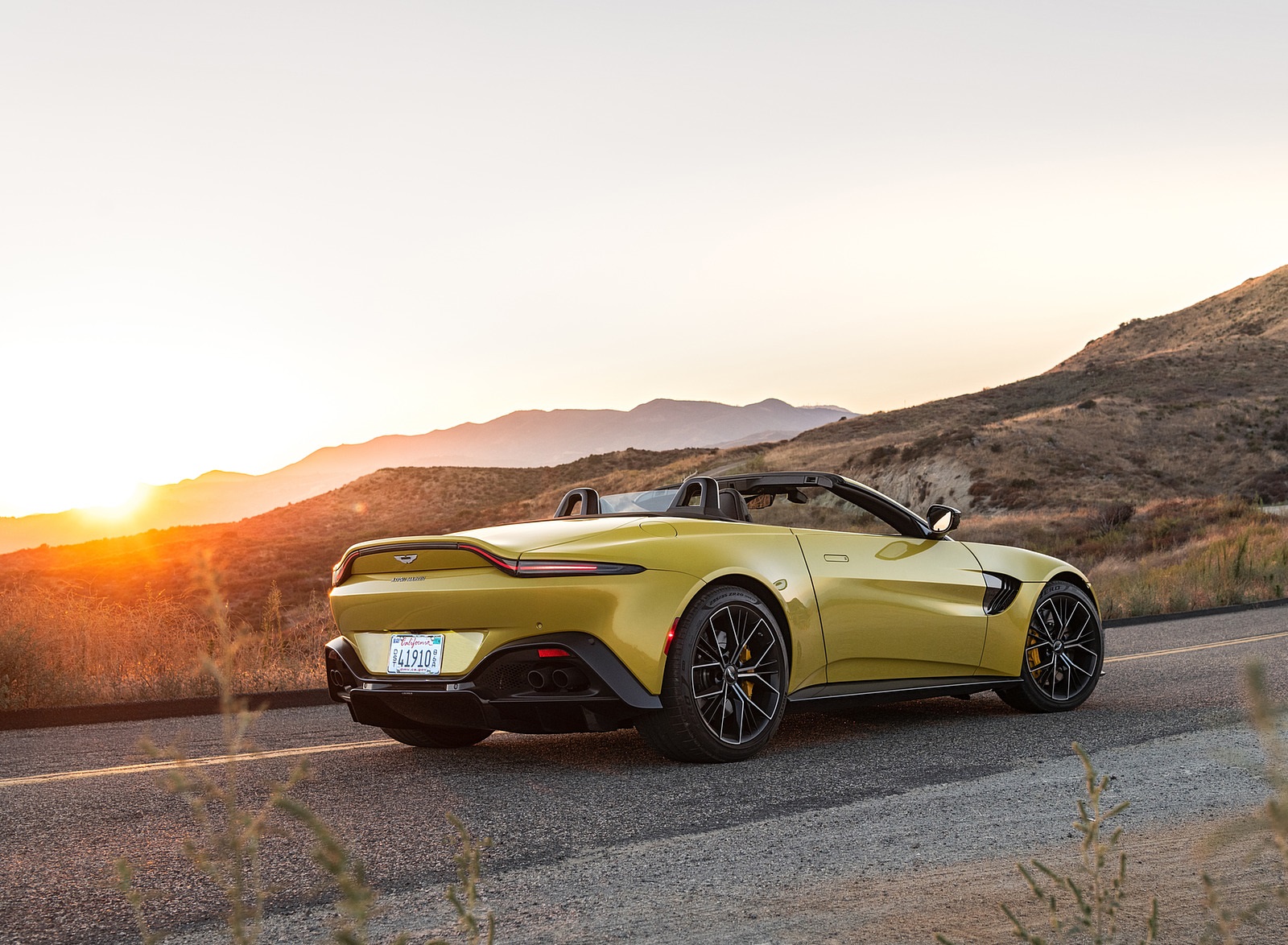 2021 Aston Martin Vantage Roadster (Color: Yellow Tang; US-Spec) Rear Three-Quarter Wallpapers #135 of 175