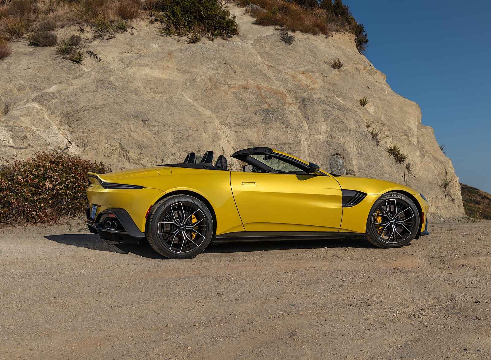 2021 Aston Martin Vantage Roadster (Color: Yellow Tang; US-Spec) Side Wallpapers #148 of 175