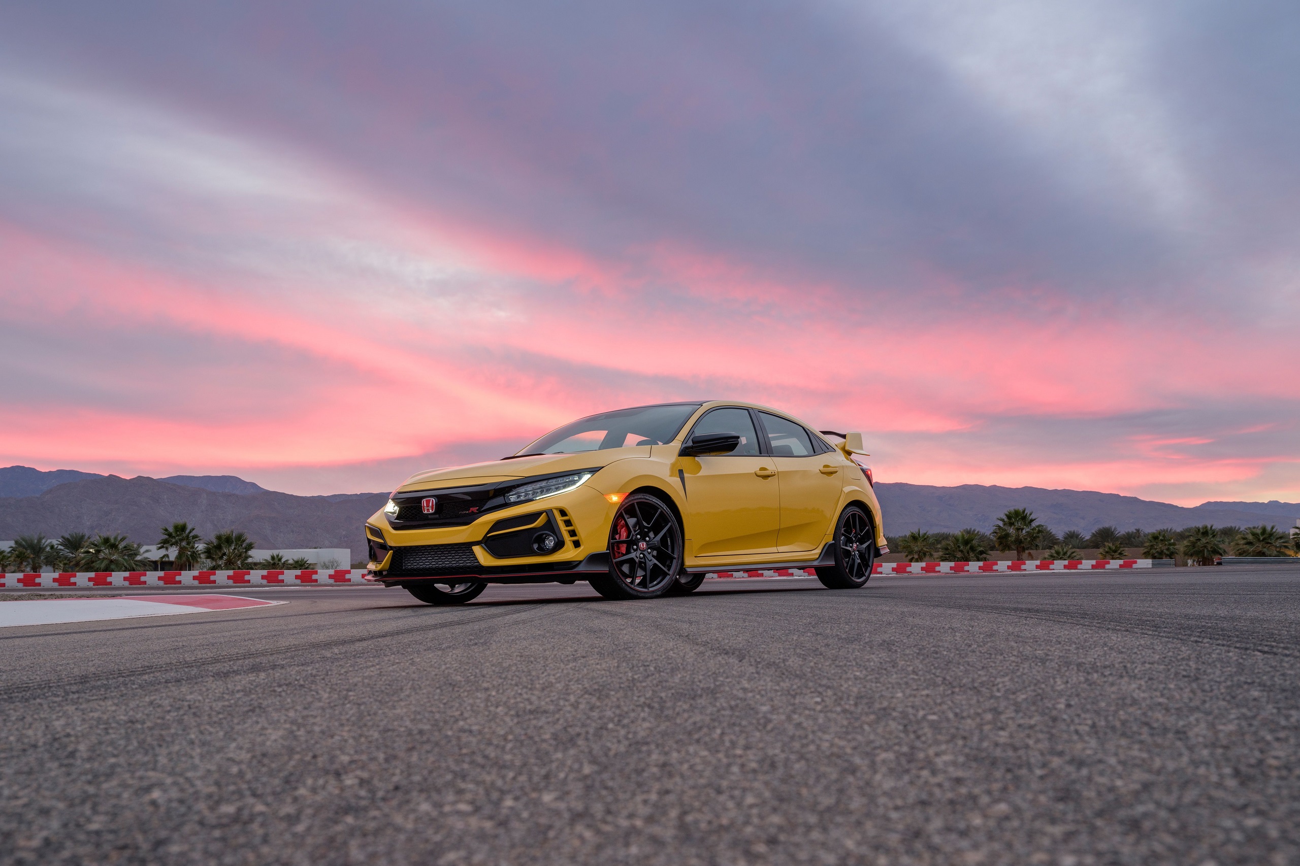 2021 Honda Civic Type R Limited Edition Front Three-Quarter Wallpapers (10)