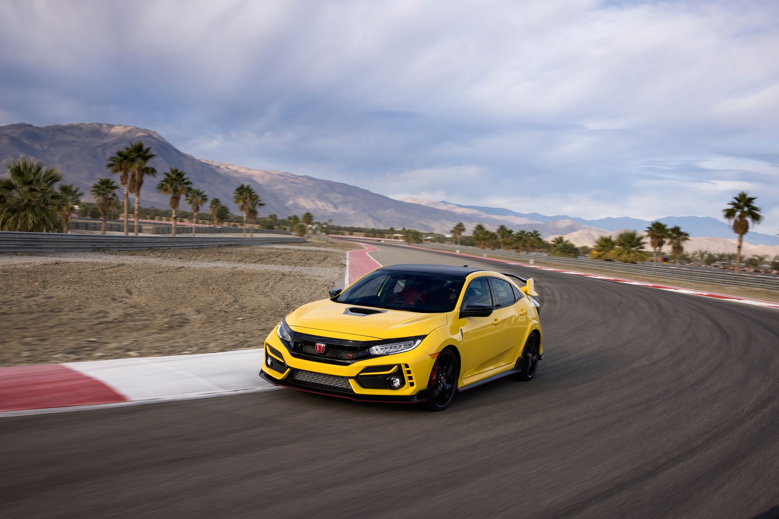 2021 Honda Civic Type R Limited Edition Front Three-Quarter Wallpapers (3)