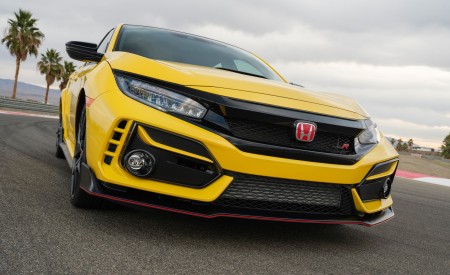 2021 Honda Civic Type R Limited Edition Front Wallpapers 450x275 (12)