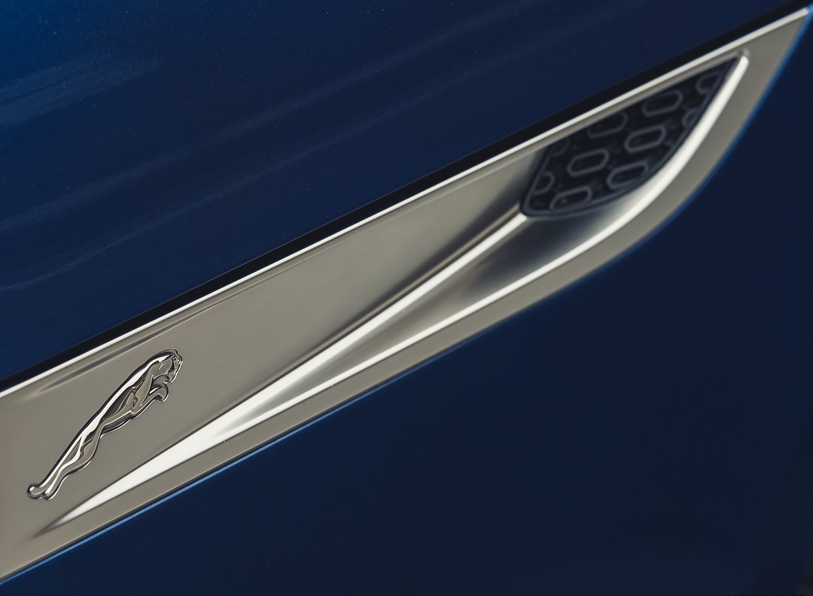 2021 Jaguar F-TYPE P300 Convertible RWD (Color: Bluefire) Detail Wallpapers #16 of 19