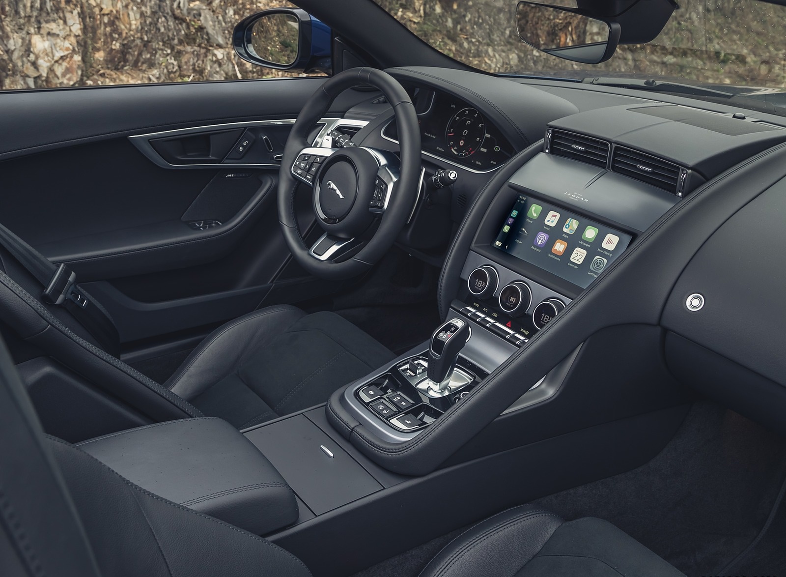 2021 Jaguar F-TYPE P300 Convertible RWD (Color: Bluefire) Interior Wallpapers #18 of 19
