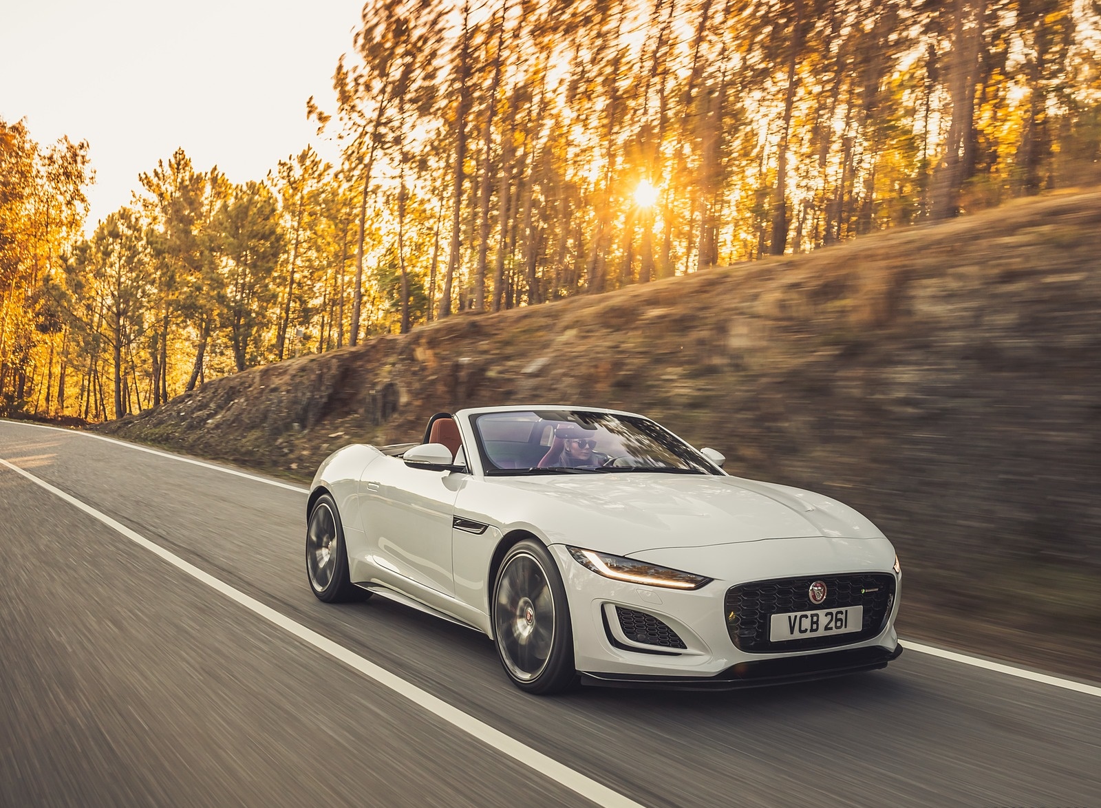 2021 Jaguar F-TYPE R-Dynamic P450 Convertible RWD (Color: Fuji White) Front Three-Quarter Wallpapers (4)