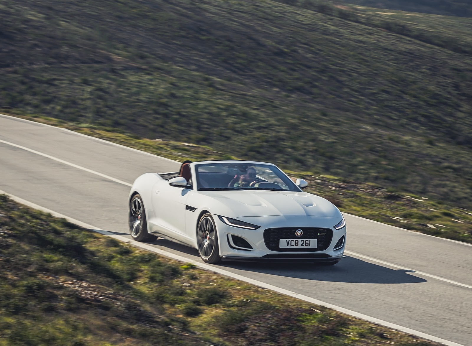 2021 Jaguar F-TYPE R-Dynamic P450 Convertible RWD (Color: Fuji White) Front Three-Quarter Wallpapers #6 of 30