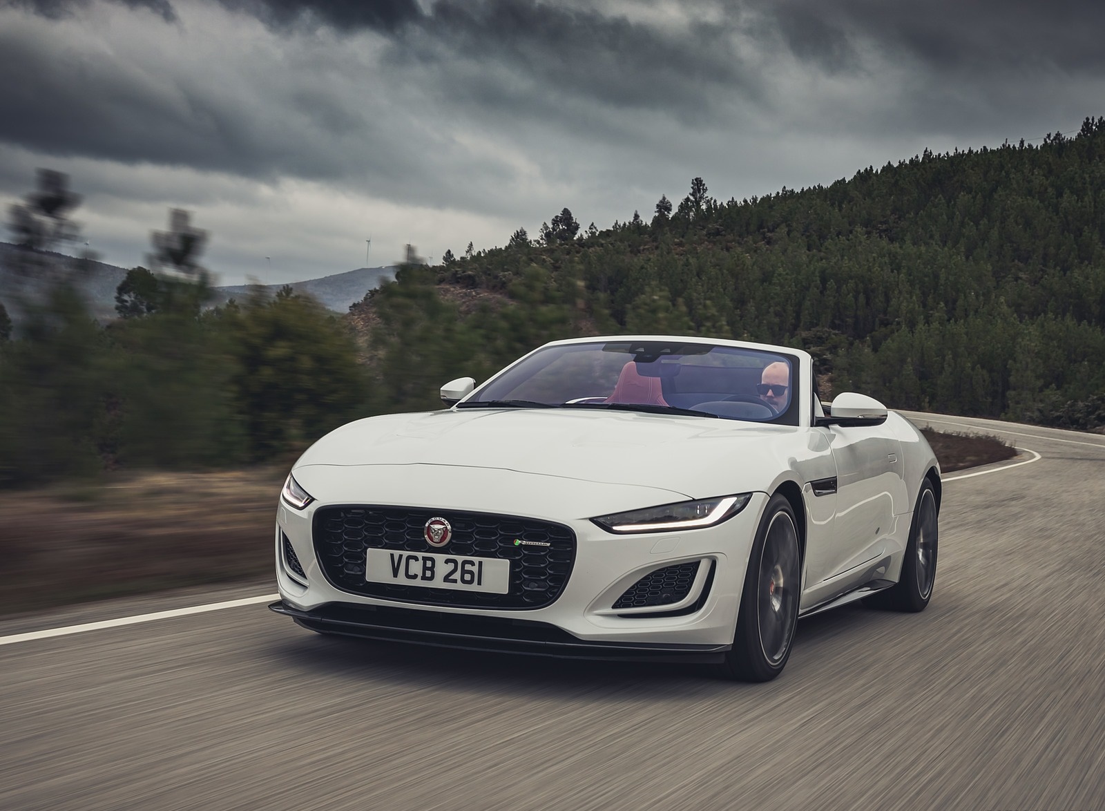 2021 Jaguar F-TYPE R-Dynamic P450 Convertible RWD (Color: Fuji White) Front Three-Quarter Wallpapers #2 of 30