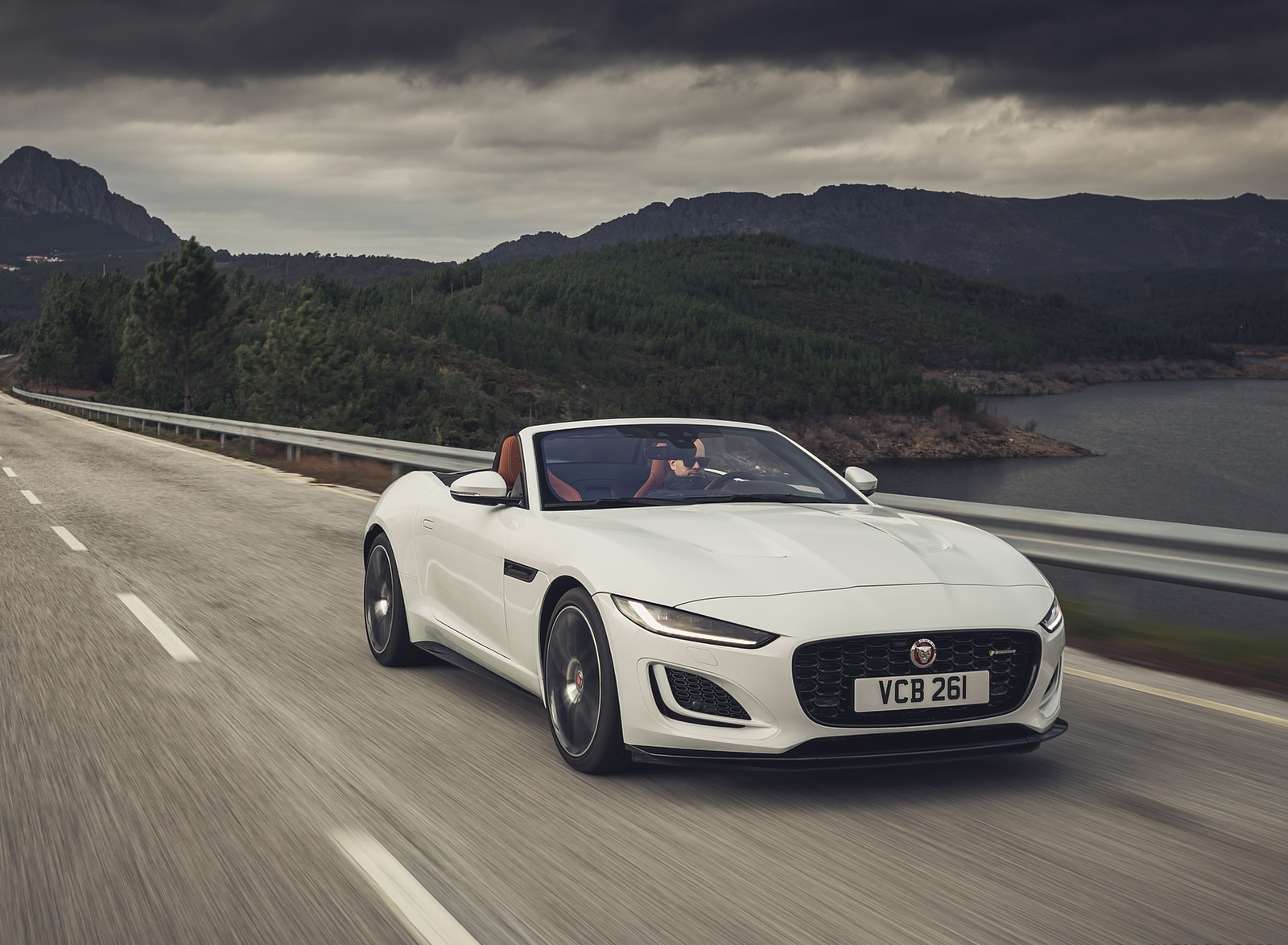 2021 Jaguar F-TYPE R-Dynamic P450 Convertible RWD (Color: Fuji White) Front Three-Quarter Wallpapers (9)