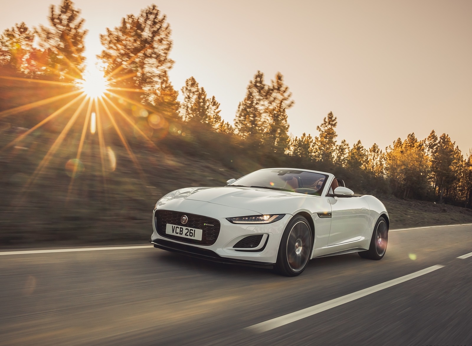 2021 Jaguar F-TYPE R-Dynamic P450 Convertible RWD (Color: Fuji White) Front Three-Quarter Wallpapers (10)