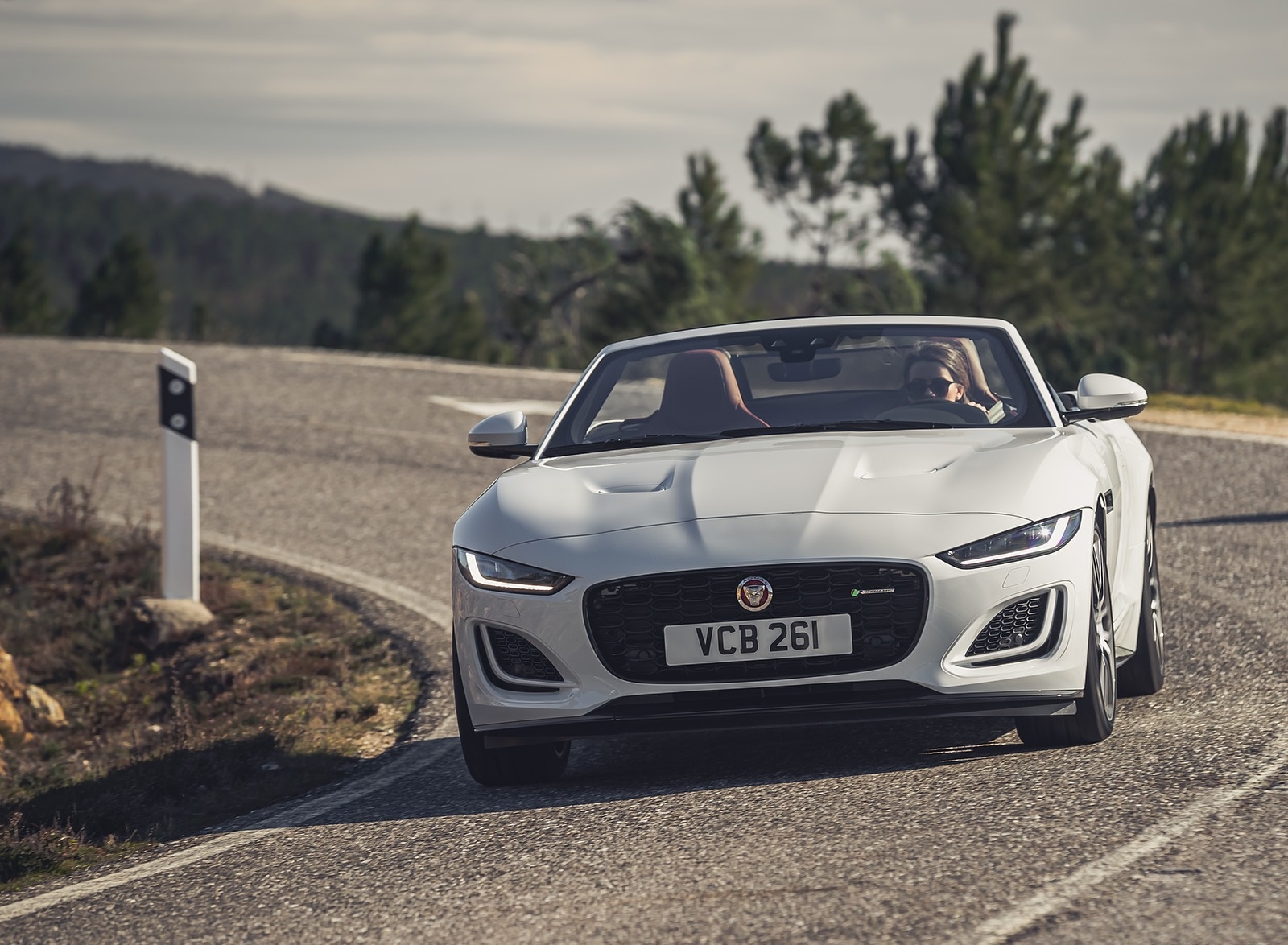 2021 Jaguar F-TYPE R-Dynamic P450 Convertible RWD (Color: Fuji White) Front Wallpapers #13 of 30