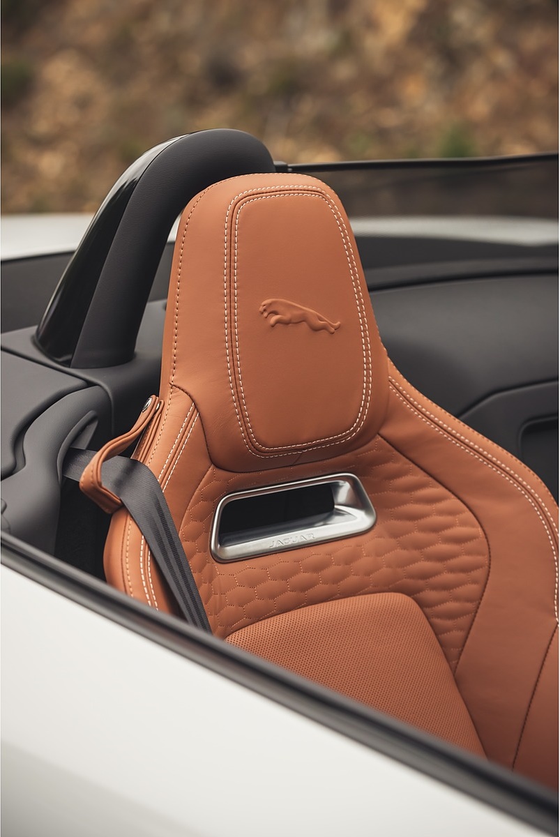 2021 Jaguar F-TYPE R-Dynamic P450 Convertible RWD (Color: Fuji White) Interior Seats Wallpapers #26 of 30