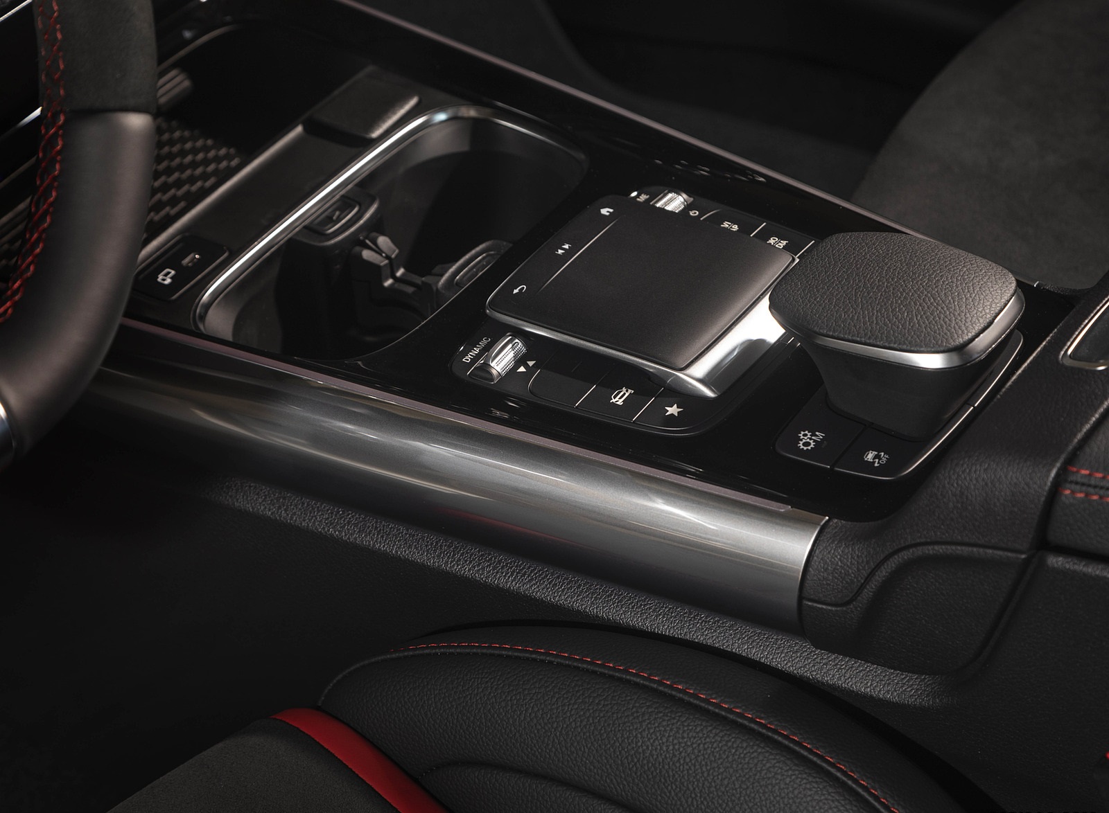 2021 Mercedes-AMG GLA 45 Central Console Wallpapers #45 of 69