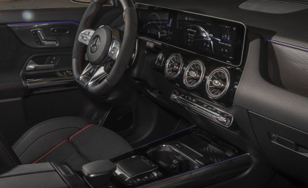 2021 Mercedes-AMG GLA 45 Interior Wallpapers  450x275 (44)