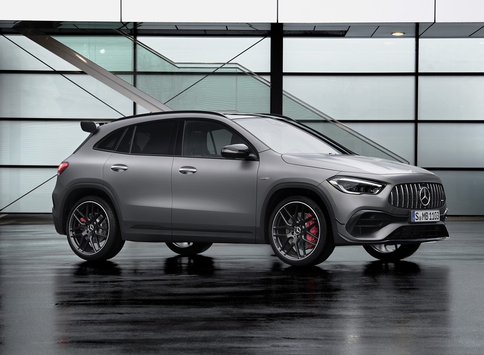2021 Mercedes-AMG GLA 45 S 4MATIC+ (Color: Magno Grey) Front Three-Quarter Wallpapers #57 of 69