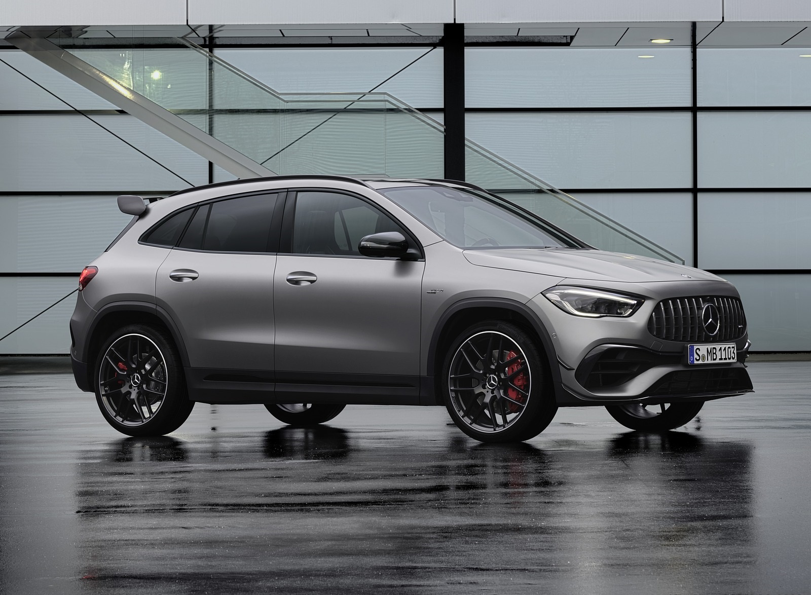 2021 Mercedes-AMG GLA 45 S 4MATIC+ (Color: Magno Grey) Front Three-Quarter Wallpapers #55 of 69