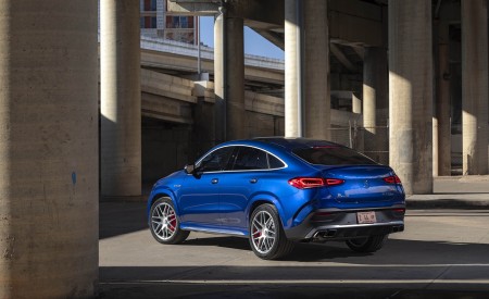 2021 Mercedes-AMG GLE 63 S Coupe (US-Spec) Rear Three-Quarter Wallpapers 450x275 (15)