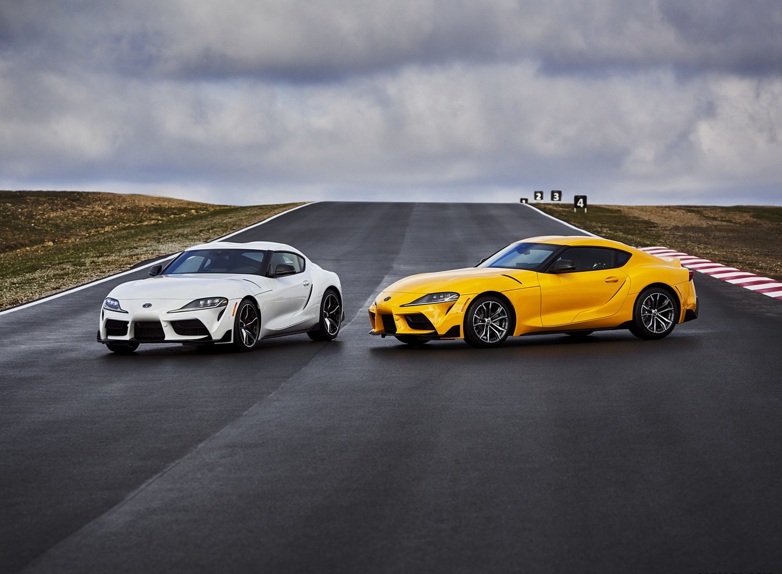 2021 Toyota GR Supra 2.0 and Toyota GR Supra 3.0 Front Three-Quarter Wallpapers (4)