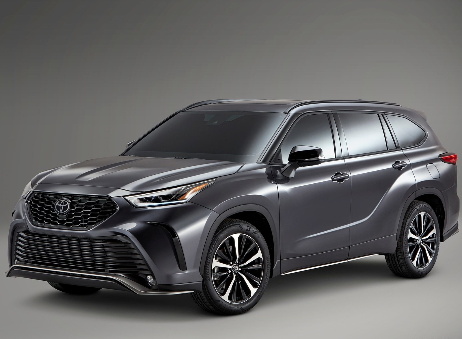 2021 Toyota Highlander XSE AWD Front Three-Quarter Wallpapers (1)