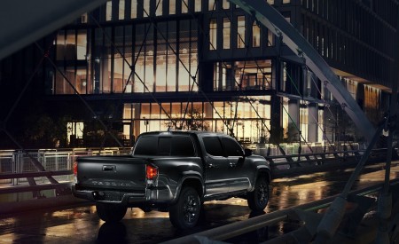2021 Toyota Tacoma Nightshade Special Edition Rear Three-Quarter Wallpapers 450x275 (10)