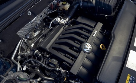 2021 Volkswagen Atlas SEL V6 R-Line Engine Wallpapers 450x275 (19)