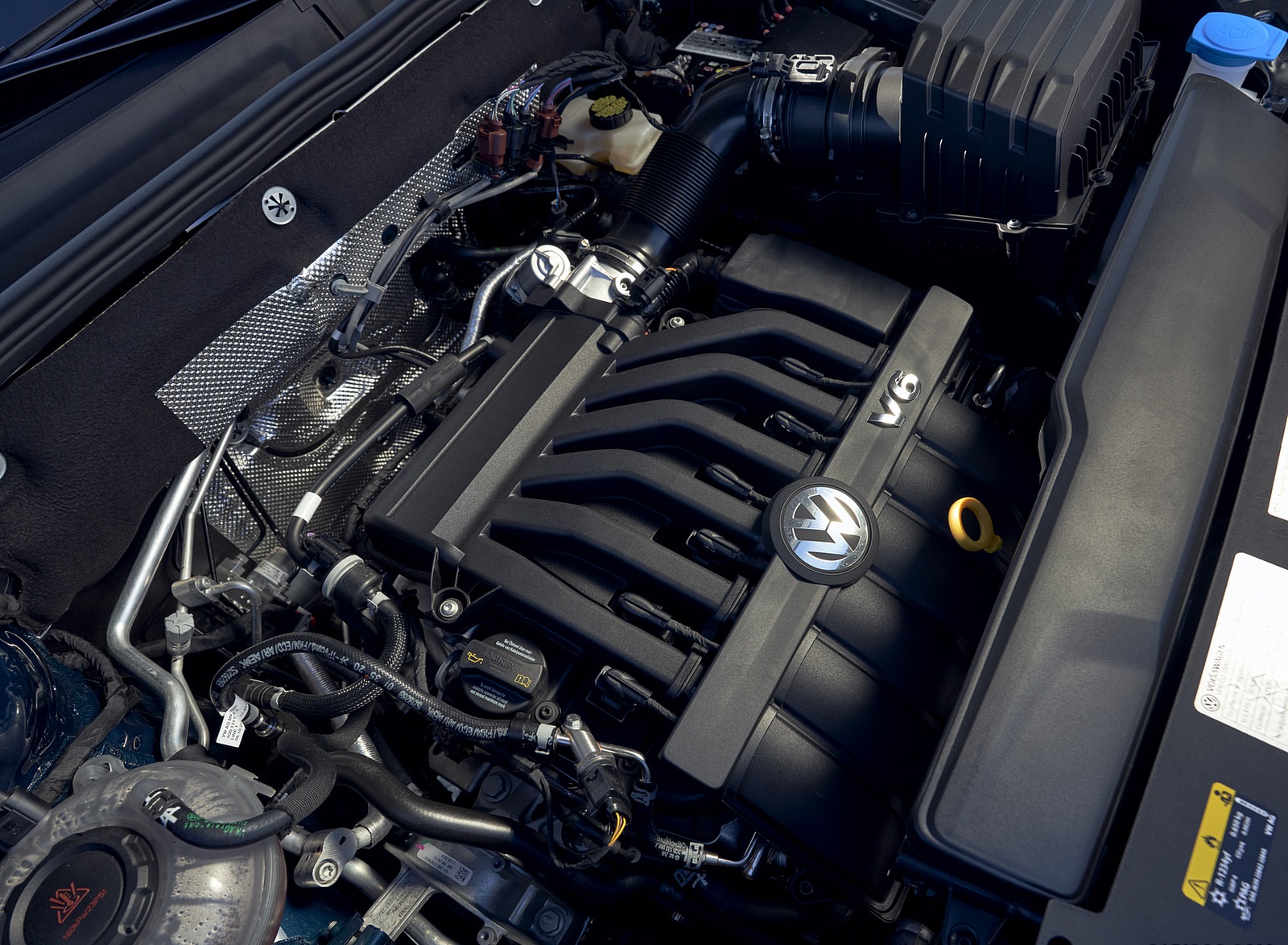 2021 Volkswagen Atlas SEL V6 R-Line Engine Wallpapers #19 of 61
