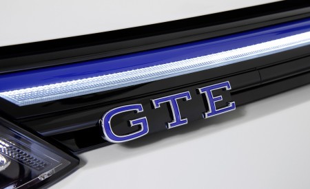 2021 Volkswagen Golf GTE Badge Wallpapers 450x275 (10)