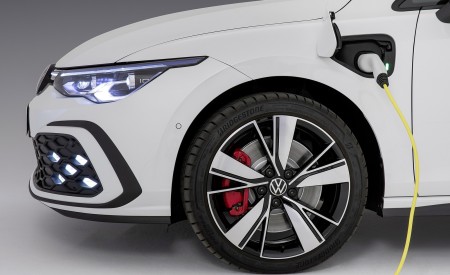 2021 Volkswagen Golf GTE Charging Wallpapers 450x275 (9)