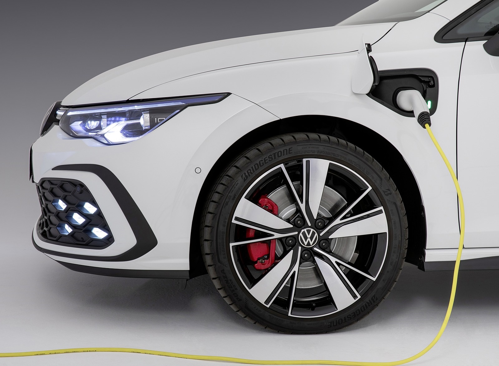 2021 Volkswagen Golf GTE Charging Wallpapers (9)