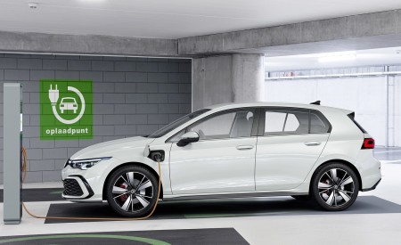 2021 Volkswagen Golf GTE Charging Wallpapers 450x275 (3)