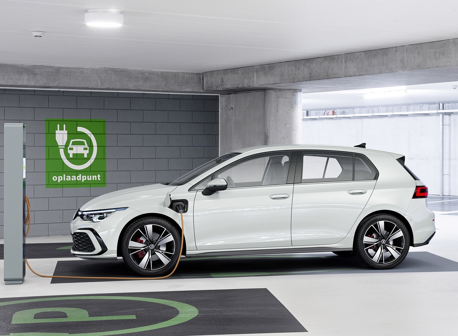 2021 Volkswagen Golf GTE Charging Wallpapers (3)