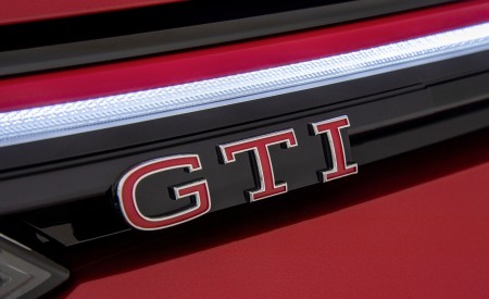 2021 Volkswagen Golf GTI Badge Wallpapers 450x275 (36)