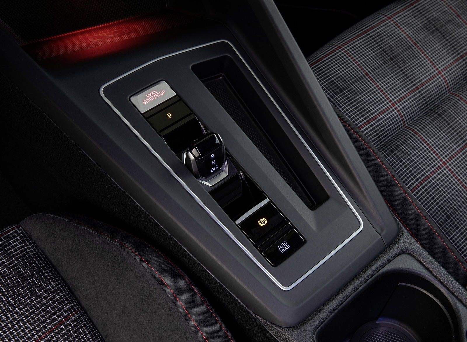 2021 Volkswagen Golf GTI Central Console Wallpapers #43 of 46