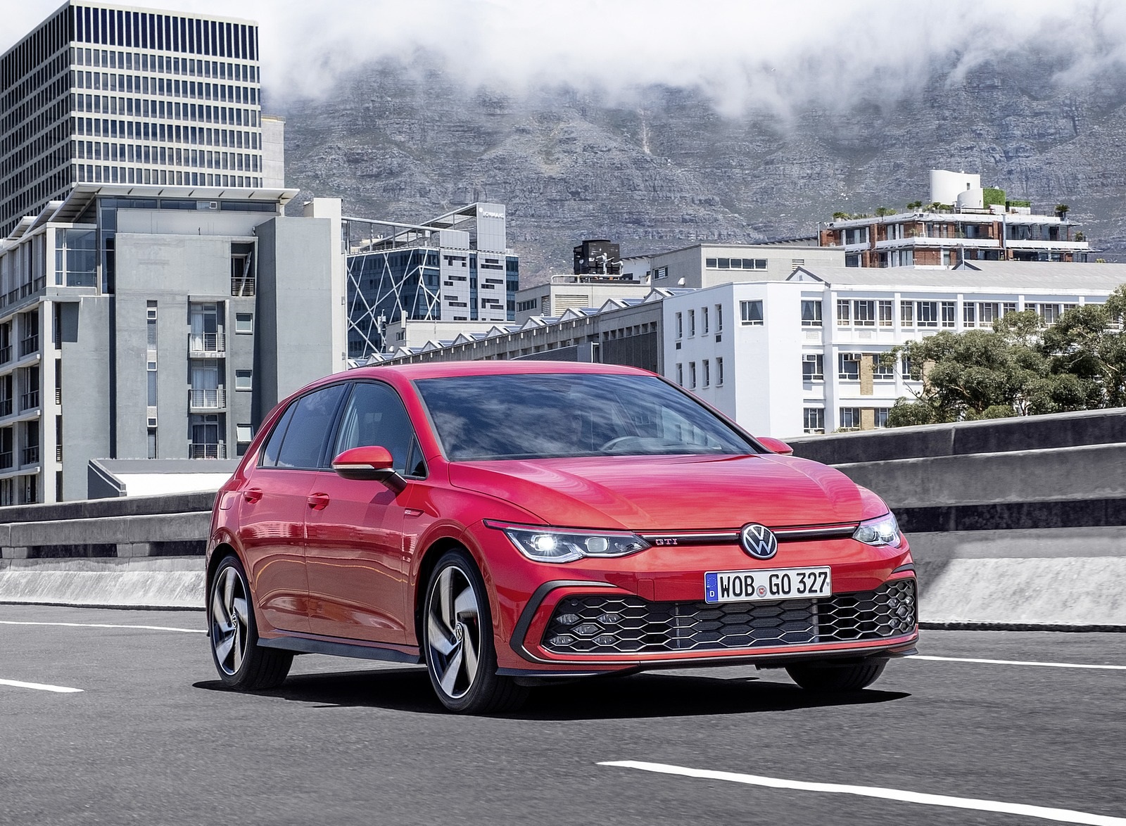 2021 Volkswagen Golf GTI Front Three-Quarter Wallpapers (2)