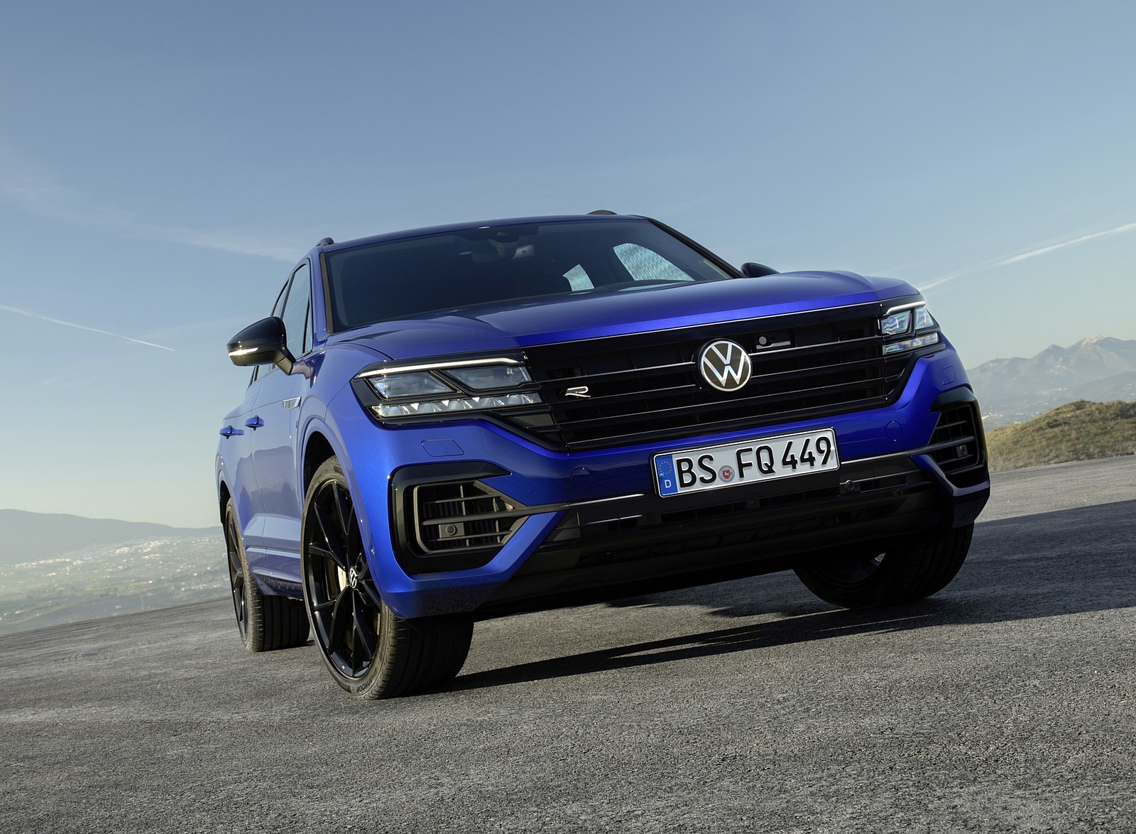2021 Volkswagen Touareg R Plug-In Hybrid Front Wallpapers #20 of 90