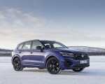 2021 Volkswagen Touareg R Plug-In Hybrid In Snow Front Three-Quarter Wallpapers 150x120 (79)
