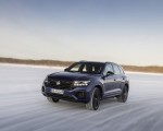 2021 Volkswagen Touareg R Plug-In Hybrid In Snow Front Three-Quarter Wallpapers 150x120 (59)
