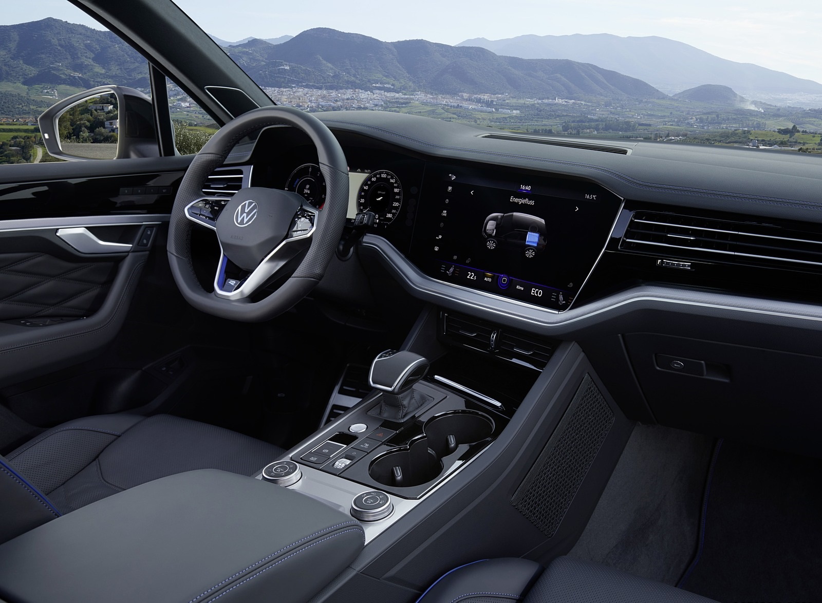 2021 Volkswagen Touareg R Plug-In Hybrid Interior Wallpapers #46 of 90