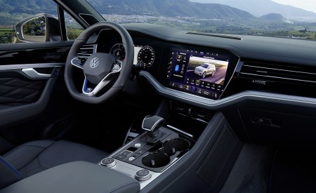 2021 Volkswagen Touareg R Plug-In Hybrid Interior Wallpapers 450x275 (47)