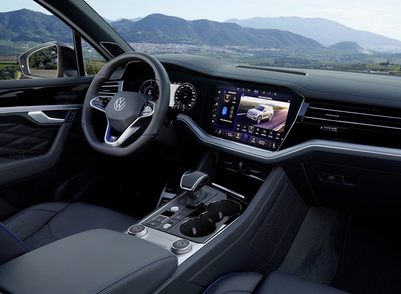 2021 Volkswagen Touareg R Plug-In Hybrid Interior Wallpapers #47 of 90