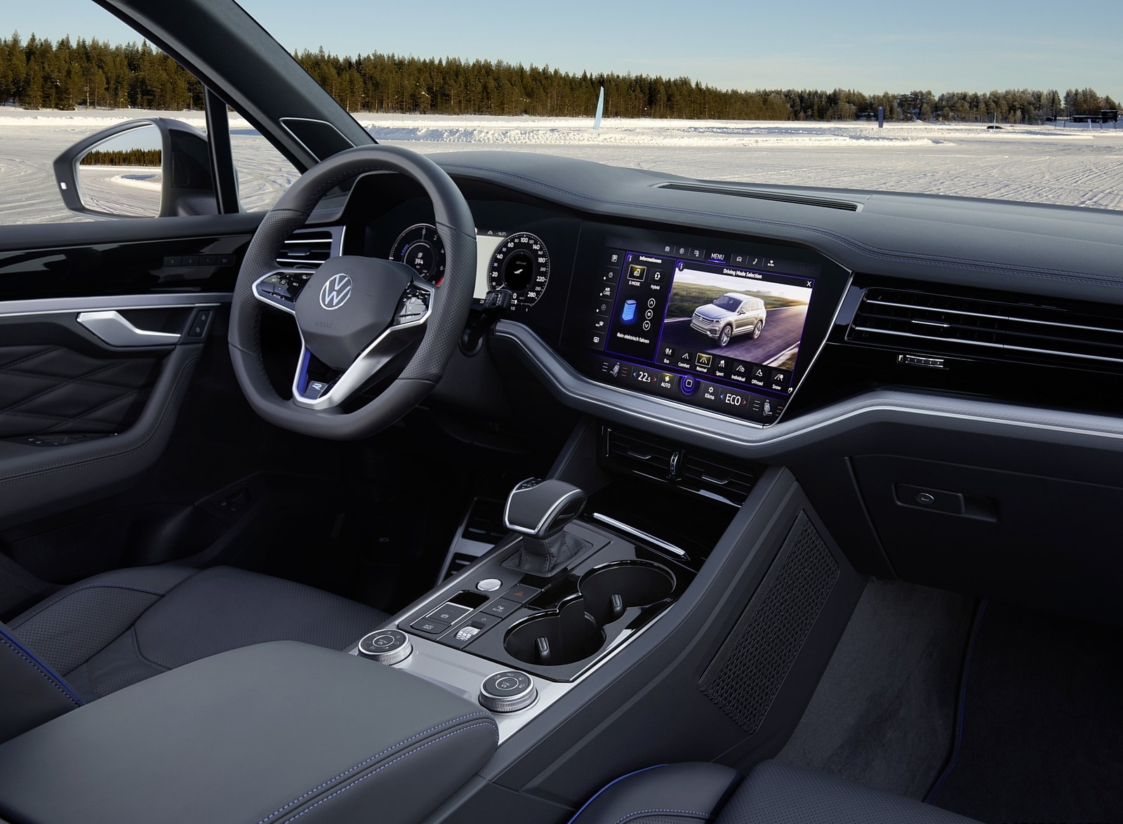 2021 Volkswagen Touareg R Plug-In Hybrid Interior Wallpapers #90 of 90