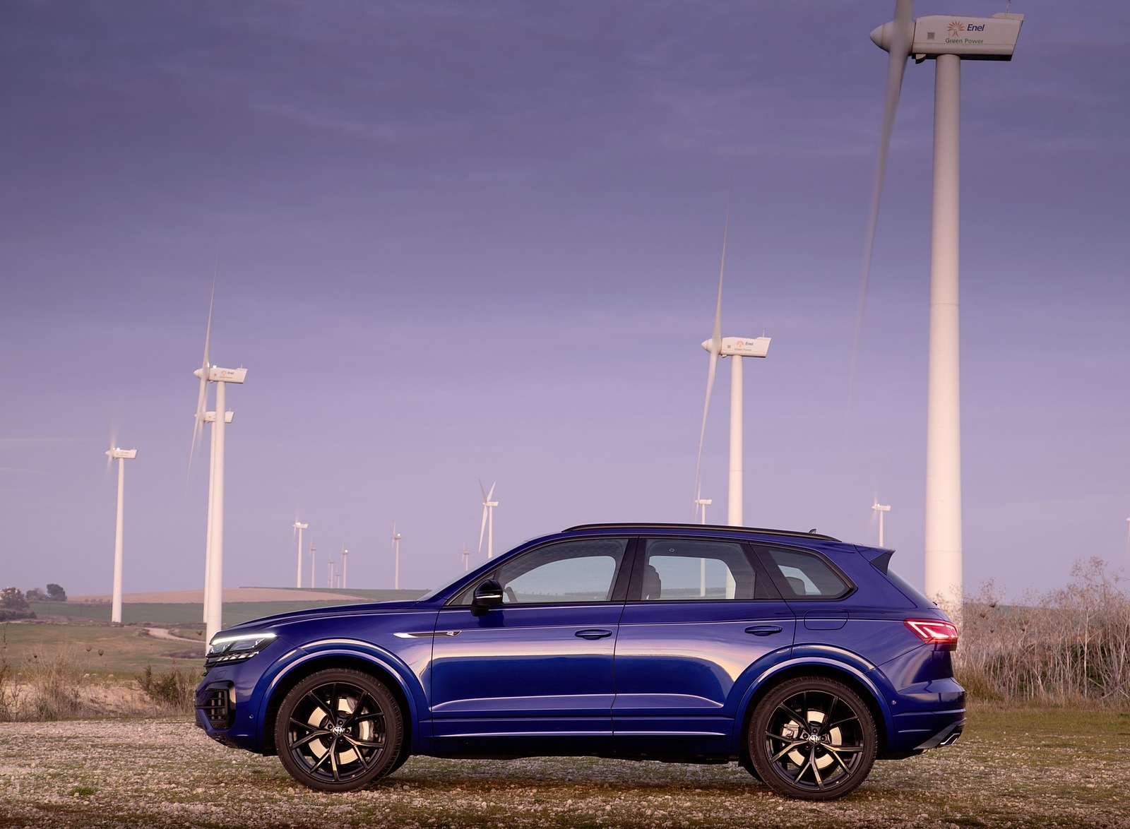 2021 Volkswagen Touareg R Plug-In Hybrid Side Wallpapers #24 of 90