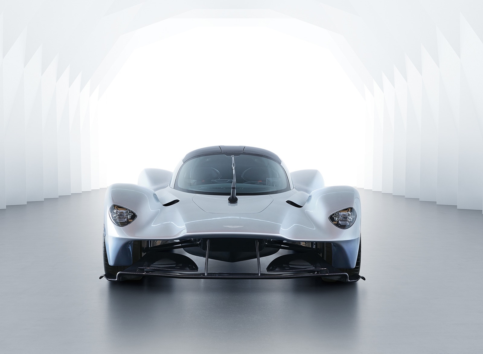 2019 Aston Martin Valkyrie Front Wallpapers #11 of 27