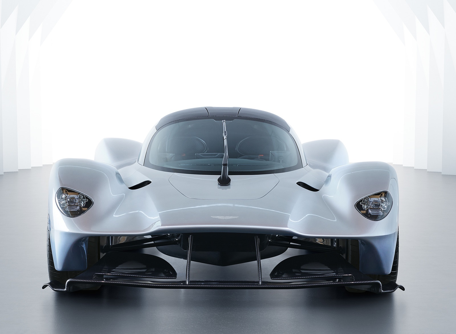 2019 Aston Martin Valkyrie Front Wallpapers #12 of 27