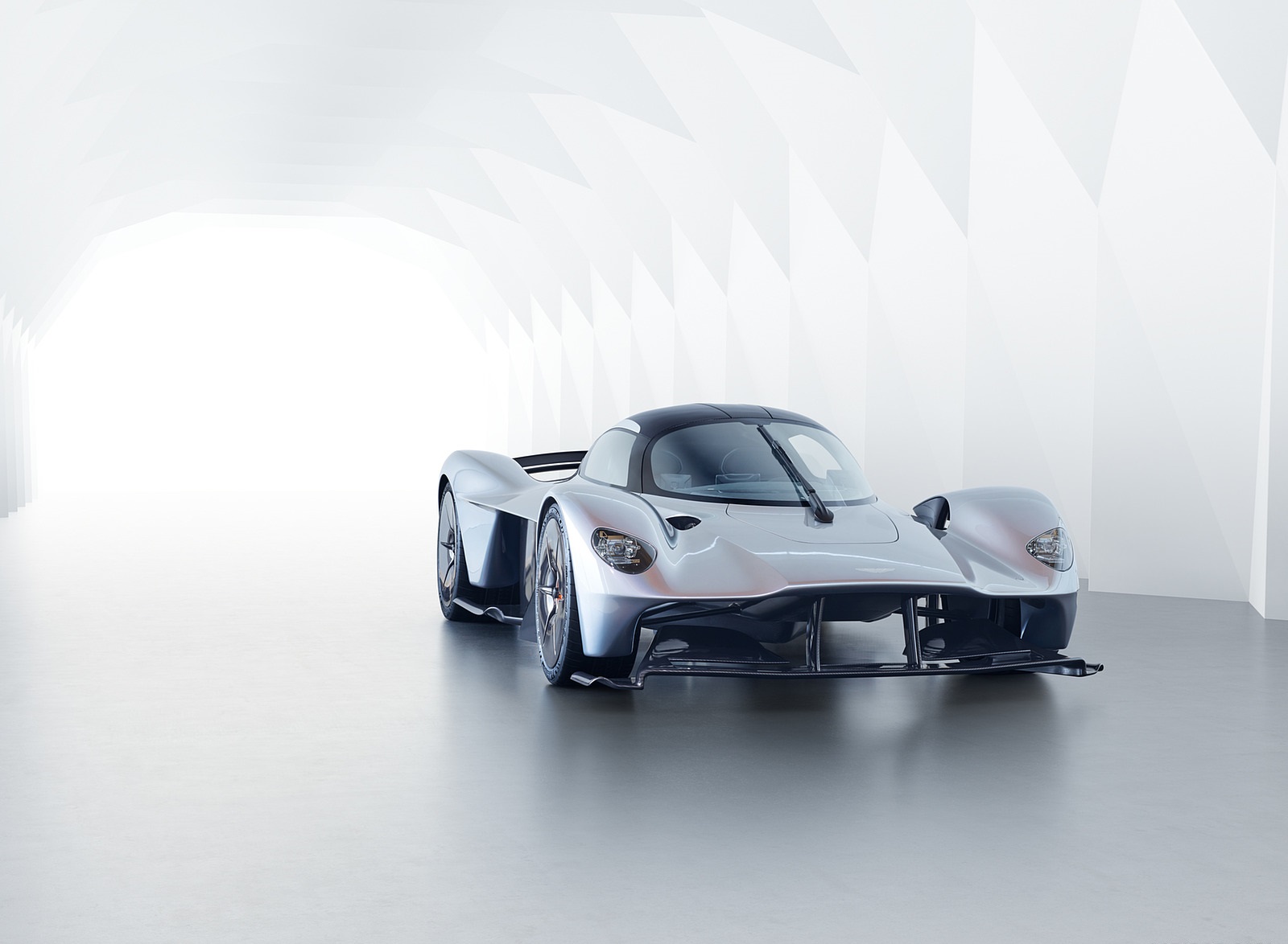 2019 Aston Martin Valkyrie Front Wallpapers #13 of 27