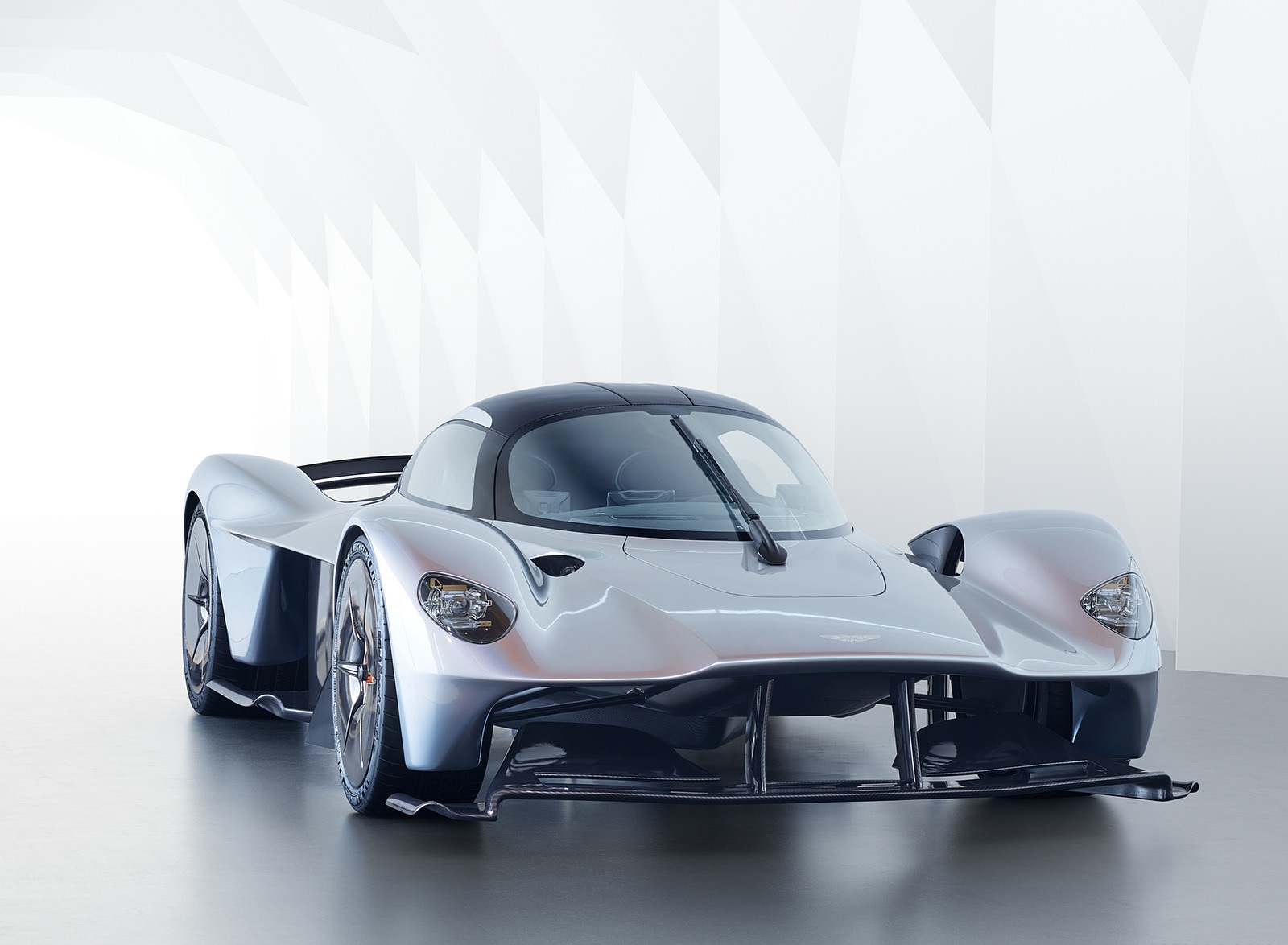 2019 Aston Martin Valkyrie Front Wallpapers #14 of 27