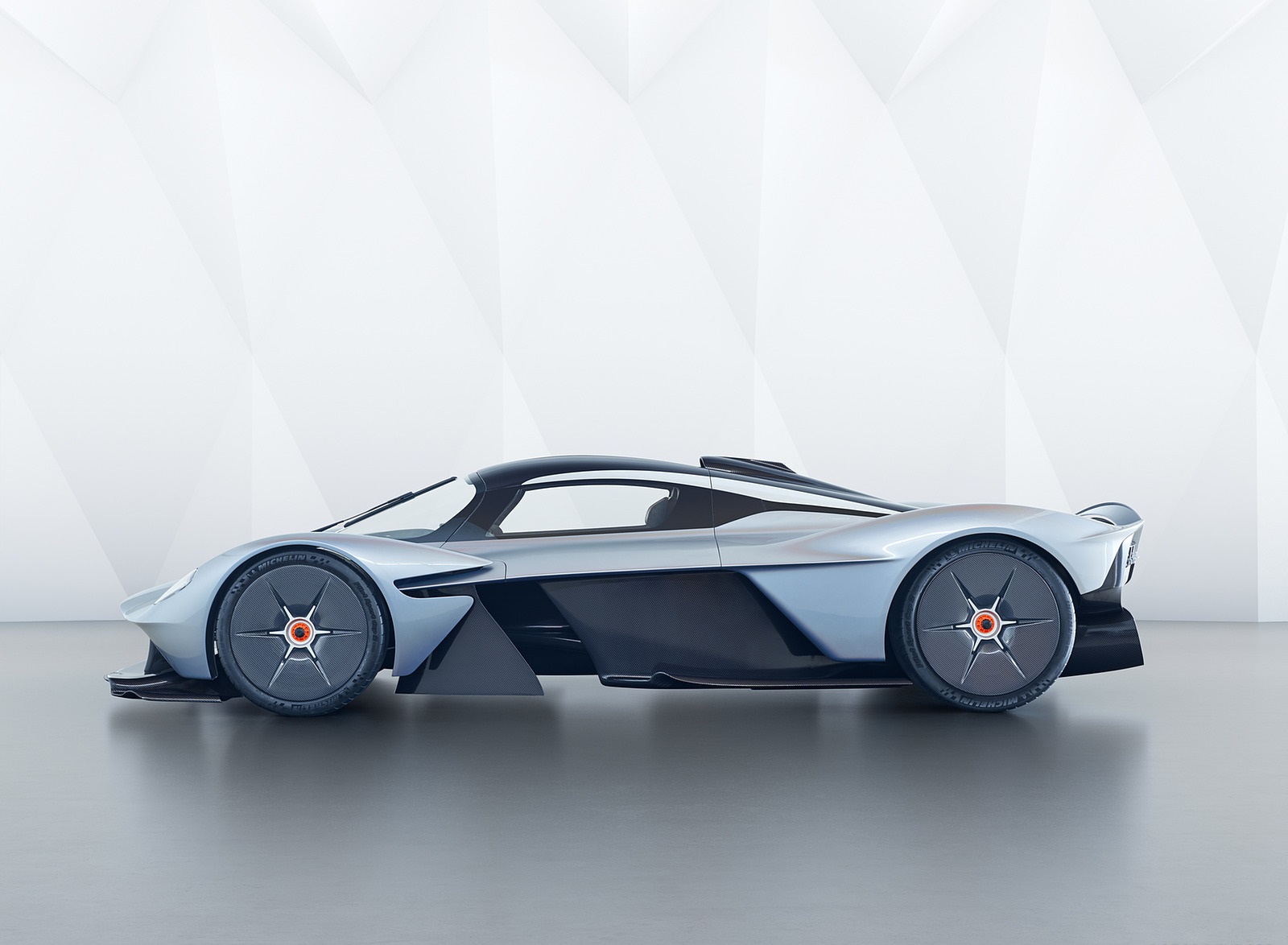 2019 Aston Martin Valkyrie Side Wallpapers #23 of 27